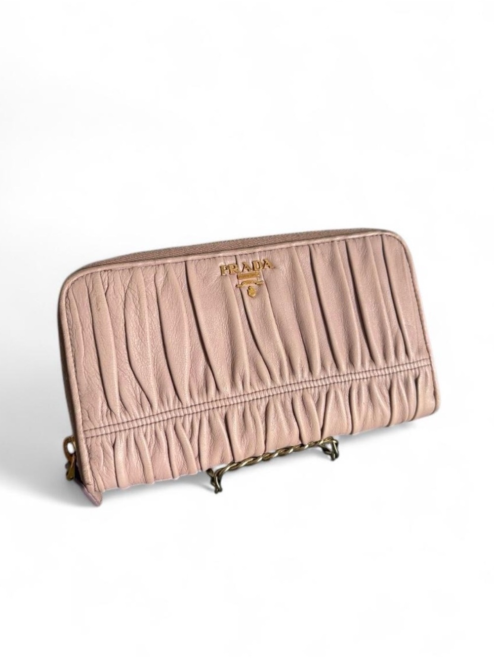 a Nappa Gaufré Leather Zip-Around Wallet – Beige/Blush Pink